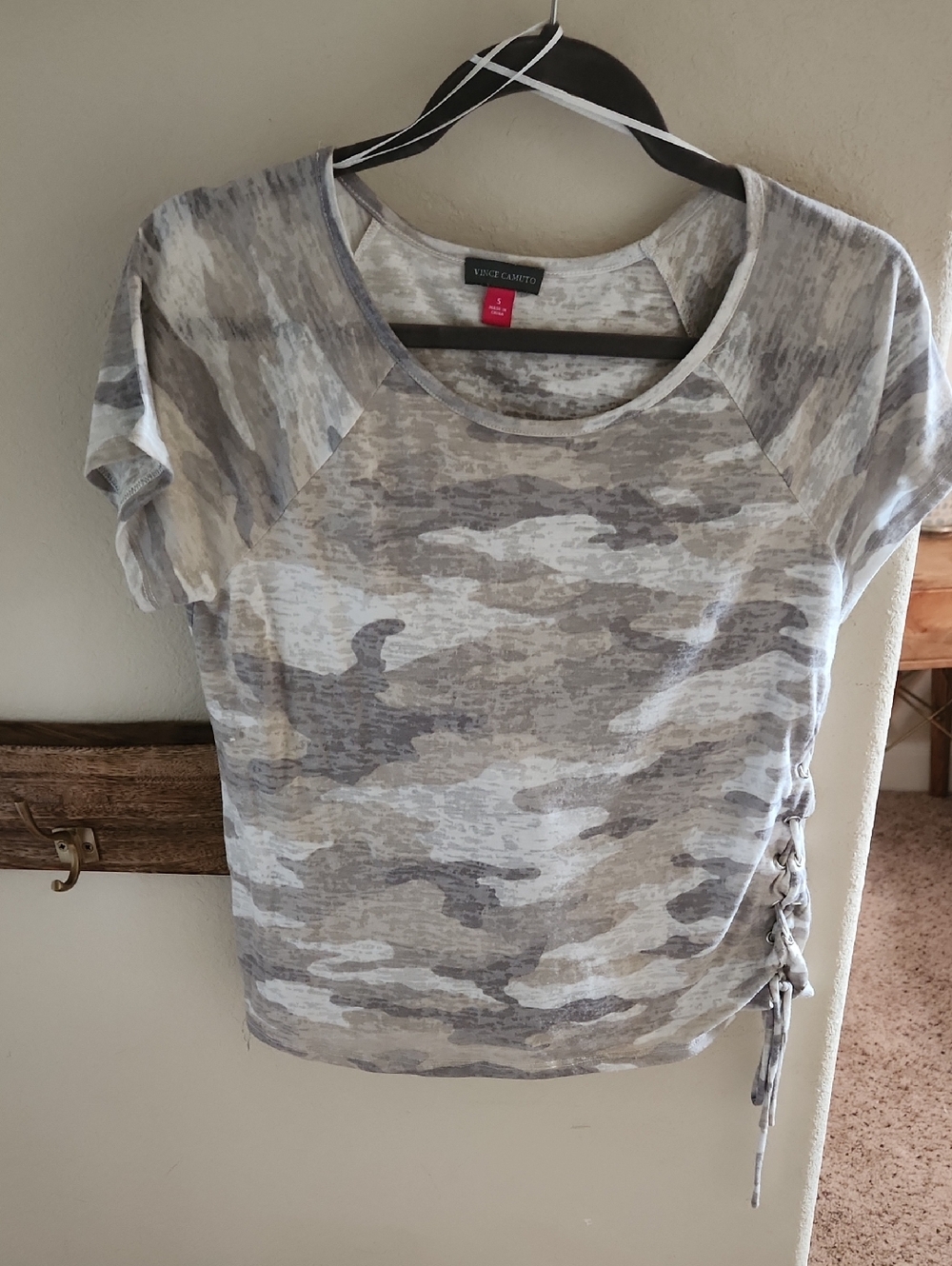 Vince Camuto Gray & Cream Camo Short Sleeve Top with Side Tie
